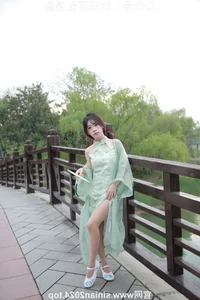 Silk Love Photography No.040: Xiao Meng in Elegant Hanfu and Traditional Styles - image 15