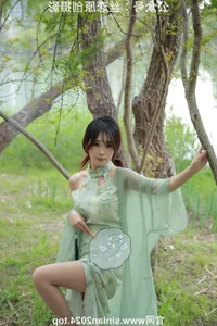 Silk Love Photography No.040: Xiao Meng in Elegant Hanfu and Traditional Styles - image 125