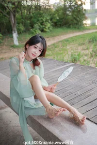 Silk Love Photography No.040: Xiao Meng in Elegant Hanfu and Traditional Styles - image 41