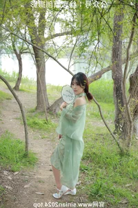 Silk Love Photography No.040: Xiao Meng in Elegant Hanfu and Traditional Styles - image 11