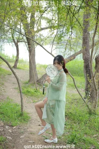 Silk Love Photography No.040: Xiao Meng in Elegant Hanfu and Traditional Styles - image 113