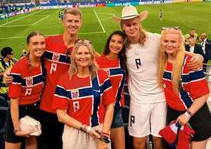 Erling Haaland’s Girlfriend Shares Rare Family Photo with Two-Year-Old Son - image 3