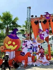 Doan Di Bang Transforms District 7 Mansion with Spectacular Halloween Decorations - image 0