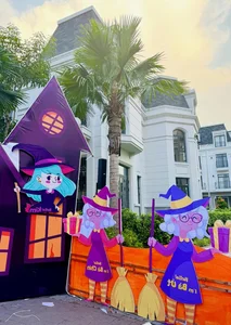 Doan Di Bang Transforms District 7 Mansion with Spectacular Halloween Decorations - image 1