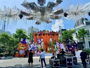 Doan Di Bang Transforms District 7 Mansion with Spectacular Halloween Decorations - image 9