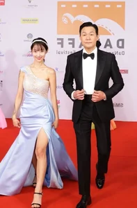 Star-Studded Red Carpet: Vietnamese and Korean Artists at Da Nang Asian Film Festival - image 7