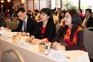 Vietnam National Assembly Chairman Meets Vietnamese Community in Turkey - image 2