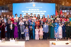 Vietnam National Assembly Chairman Meets Vietnamese Community in Turkey - image 7