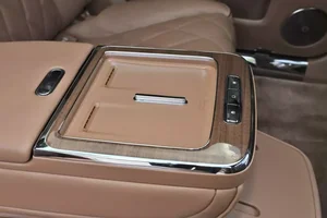 Huawei Unveils Luxury Maextro S800 Sedan to Compete with Premium EVs - image 11