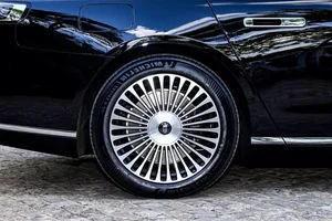 Huawei Unveils Luxury Maextro S800 Sedan to Compete with Premium EVs - image 0