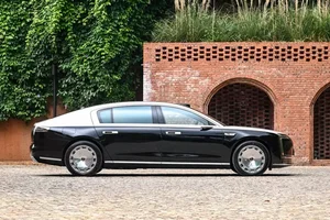 Huawei Unveils Luxury Maextro S800 Sedan to Compete with Premium EVs - image 12