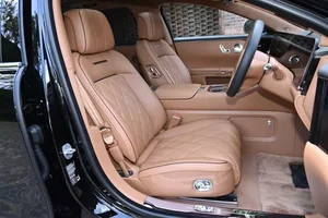 Huawei Unveils Luxury Maextro S800 Sedan to Compete with Premium EVs - image 4