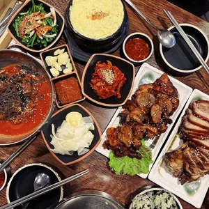 Inside the Luxurious Seoul Food Tour of Vietnam's Retail Tycoon Family Member - image 5