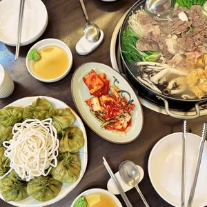 Inside the Luxurious Seoul Food Tour of Vietnam's Retail Tycoon Family Member - image 2