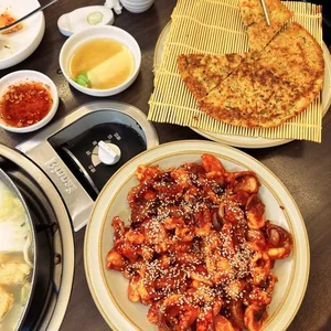 Inside the Luxurious Seoul Food Tour of Vietnam's Retail Tycoon Family Member - image 6