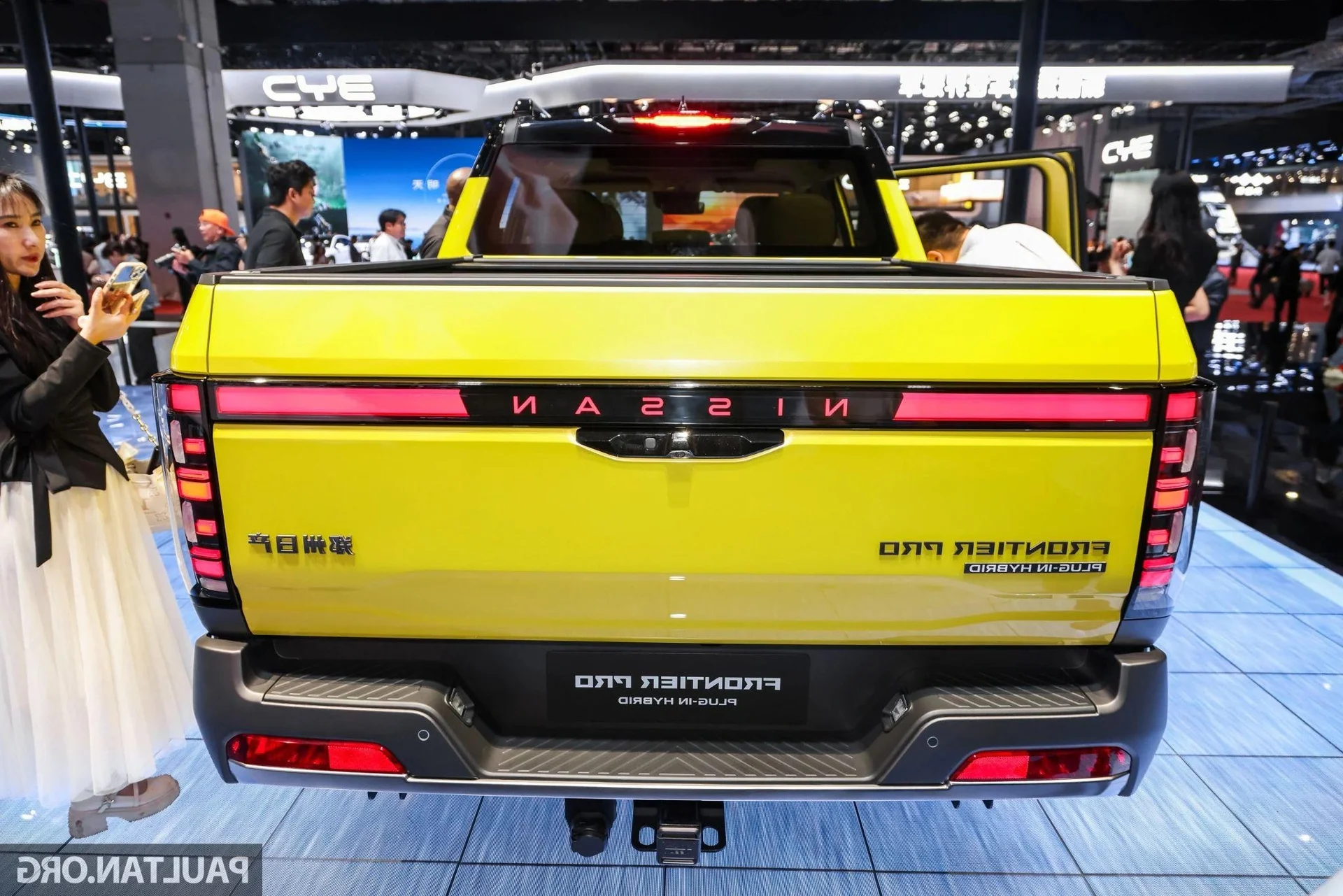 Nissan Unveils New Electric Pick-up: Navara's Big Brother Coming Soon?