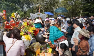 Discover the Sacred Am Tien Relic on Vietnam's Ngan Nua Mountain - image 3