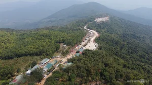 Discover the Sacred Am Tien Relic on Vietnam's Ngan Nua Mountain - image 4