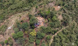 Discover the Sacred Am Tien Relic on Vietnam's Ngan Nua Mountain - image 5