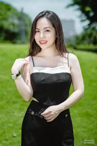 Stunning U40 Mother and Milk Tea Lover Steals the Show on VTV - image 12