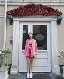Barbiecore Fashion Trend: How to Rock the Iconic Pink Doll-Inspired Look - image 5
