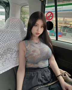Public Outrage as Influencer Wears Lingerie on Subway: Fashion or Attention-Seeking? - image 4