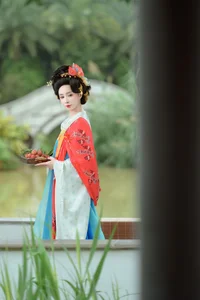 YiTuYu Art Language Vol.9992: A Visual Study of Model Hua Ci - image 13