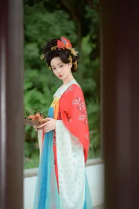 YiTuYu Art Language Vol.9992: A Visual Study of Model Hua Ci - image 4