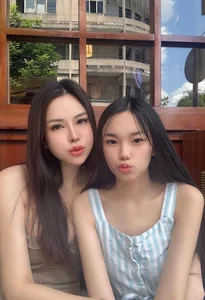 Billionaire Hoang Kieu's Daughter-in-Law Maintains Stunning Figure After Two Children - image 7