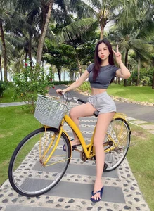 Billionaire Hoang Kieu's Daughter-in-Law Maintains Stunning Figure After Two Children - image 3