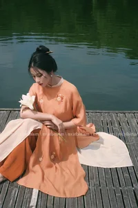 Elegant and Easy Ao Dai Hairstyles for Women Over 30 This Festive Season - image 5