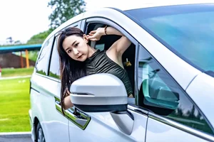 Stunning Chinese Model Poses with Classic Honda Motorcycle - image 4