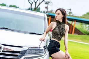Stunning Chinese Model Poses with Classic Honda Motorcycle - image 8