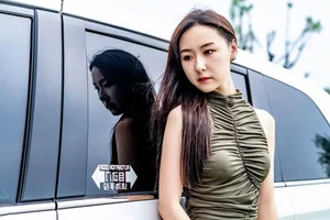 Stunning Chinese Model Poses with Classic Honda Motorcycle - image 14