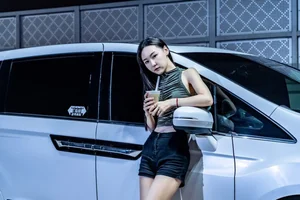 Stunning Chinese Model Poses with Classic Honda Motorcycle - image 9
