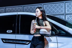 Stunning Chinese Model Poses with Classic Honda Motorcycle - image 10