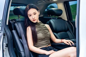 Stunning Chinese Model Poses with Classic Honda Motorcycle - image 6