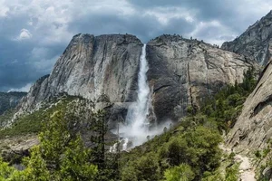 Exploring the Majestic Heights of North America's Tallest Waterfall: A Nature Lover's Guide - image 8