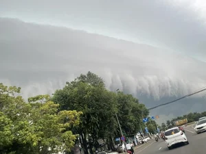 Massive Tsunami Clouds Roll Over Vinh City Signalling Big Storm - image 0