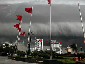 Massive Tsunami Clouds Roll Over Vinh City Signalling Big Storm - image 10