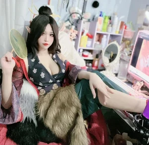 Vietnamese Cosplayer Goes Viral with Stunning Nine-Tailed Fox Cosplay - image 1