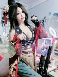 Vietnamese Cosplayer Goes Viral with Stunning Nine-Tailed Fox Cosplay - image 5