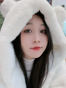 Vietnamese Cosplayer Goes Viral with Stunning Nine-Tailed Fox Cosplay - image 3