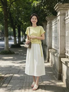 Smart Styling Tips for Petite Women: Look Tall and Chic Without Tucking In - image 8