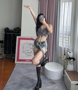 Athleisure Trend: Gym Influencer Turns Heads During Grocery Run - image 5