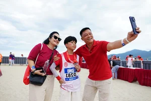 Inspiring Moments: 1,000 Children Participate in Beach Run in Da Nang - image 10