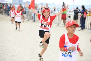 Inspiring Moments: 1,000 Children Participate in Beach Run in Da Nang - image 5