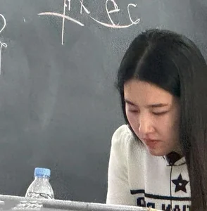 Viral Lecturer Gains Fame for Striking Resemblance to Actress Liu Yifei - image 7