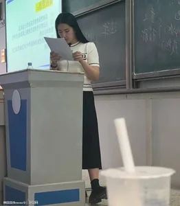 Viral Lecturer Gains Fame for Striking Resemblance to Actress Liu Yifei - image 5