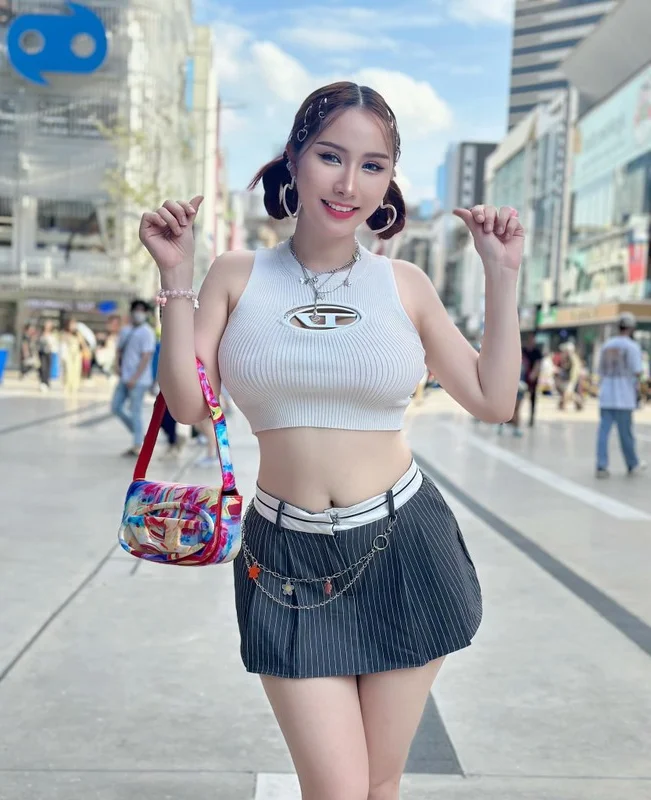 Navigating Public Fashion Boundaries: The Supermarket Style Debate